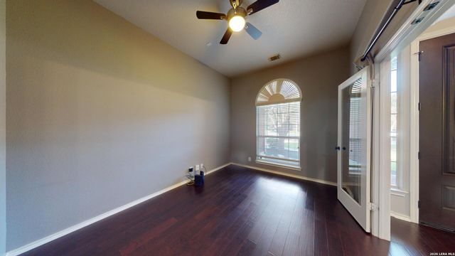 220 Nandina Ct, Cibolo, TX 78108