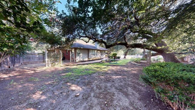 220 Nandina Ct, Cibolo, TX 78108