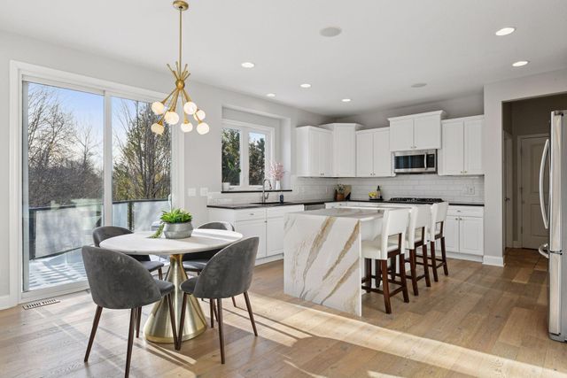 7135 Gunflint Trail, Chanhassen, MN 55317