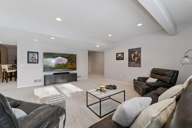 7135 Gunflint Trail, Chanhassen, MN 55317