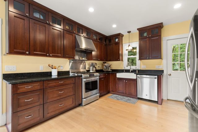 1 Brookside Rd, Westford, MA 01886
