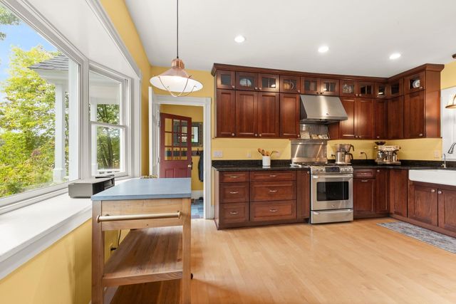 1 Brookside Rd, Westford, MA 01886