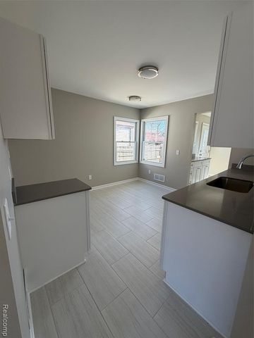 21058 Atlantic Avenue, Warren, MI 48091