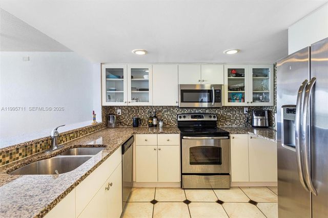 555 NE 15th St 15B, Miami, FL 33132