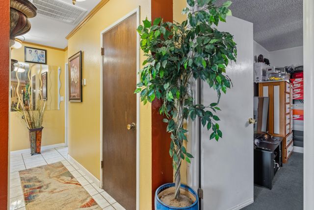 1722 W La Vida, Visalia, CA 93277