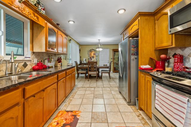 1722 W La Vida, Visalia, CA 93277