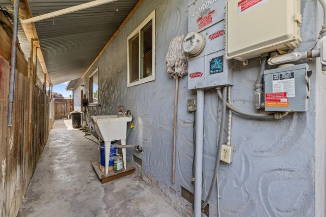 1722 W La Vida, Visalia, CA 93277