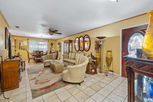 1722 W La Vida, Visalia, CA 93277