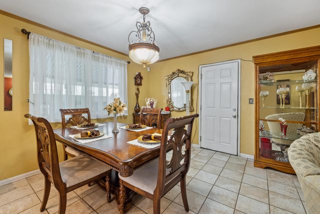 1722 W La Vida, Visalia, CA 93277