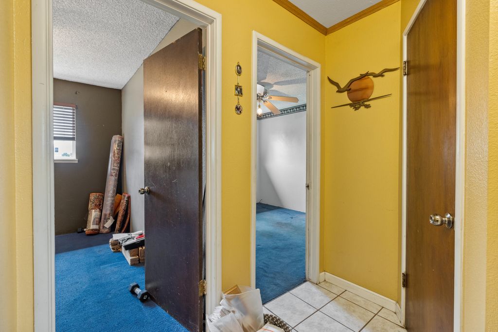 Image 17 of property listing at 1722 W La Vida, Visalia, CA 93277