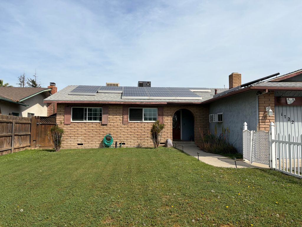 Image 2 of property listing at 1722 W La Vida, Visalia, CA 93277