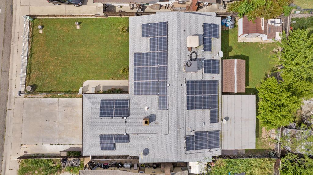 Image 30 of property listing at 1722 W La Vida, Visalia, CA 93277