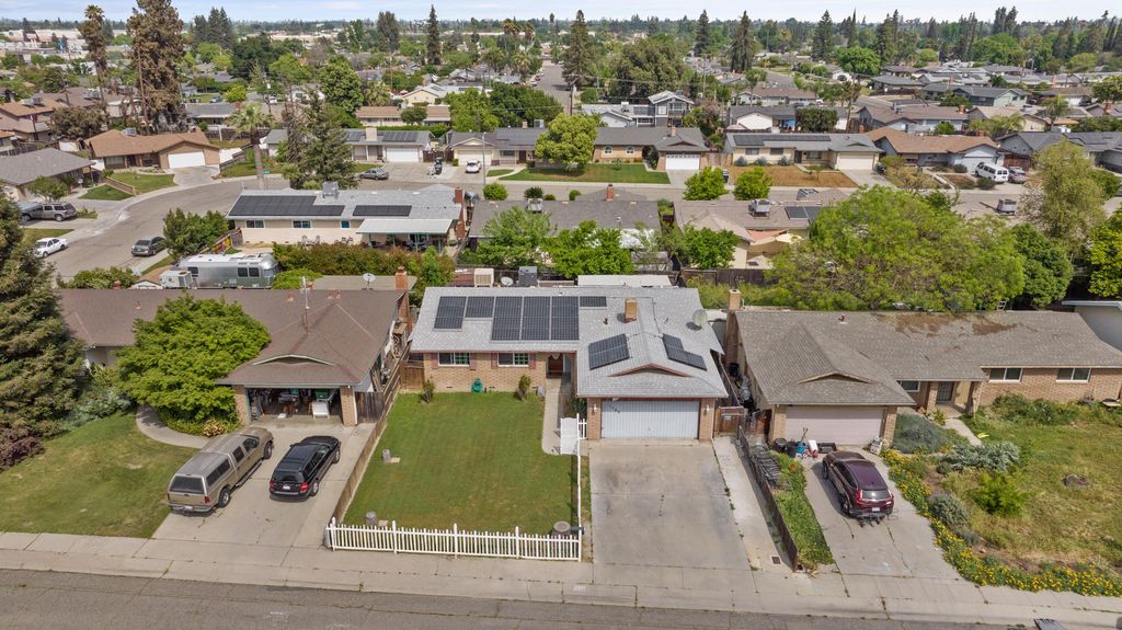 Image 31 of property listing at 1722 W La Vida, Visalia, CA 93277