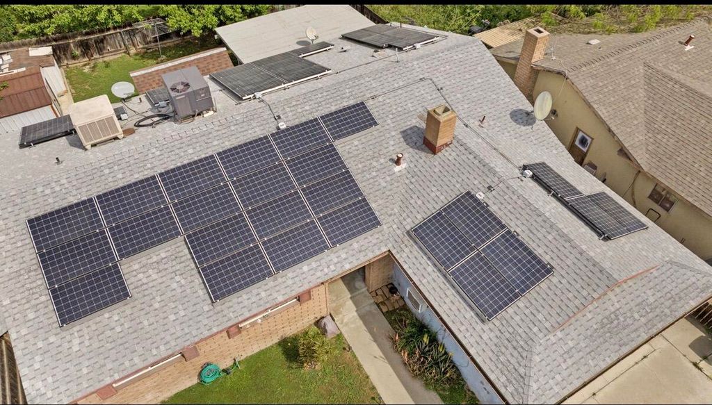 Image 32 of property listing at 1722 W La Vida, Visalia, CA 93277