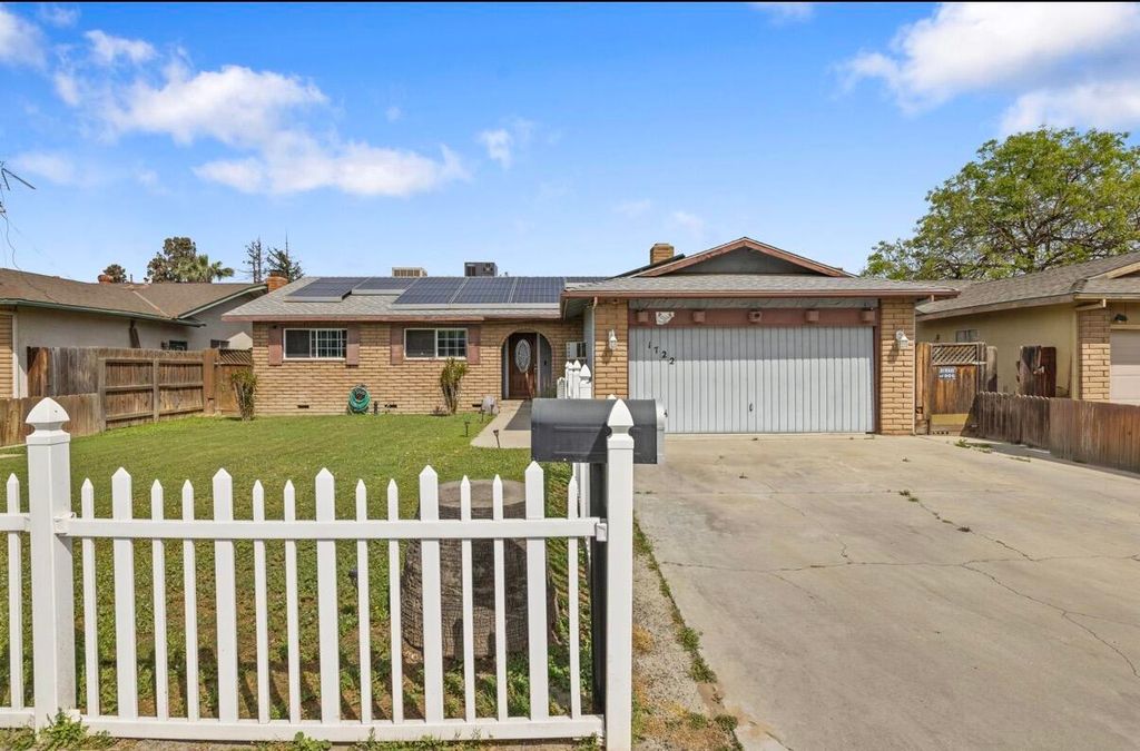 Image 33 of property listing at 1722 W La Vida, Visalia, CA 93277