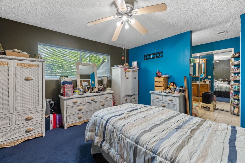 Image 7 of property listing at 1722 W La Vida, Visalia, CA 93277