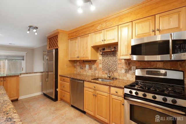 117 Lexington Circle, Matawan, NJ 07747