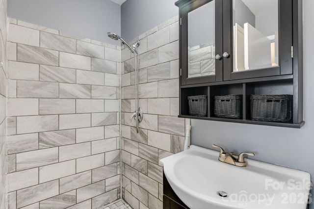 64 Pleasant Ridge Drive, Asheville, NC 28805