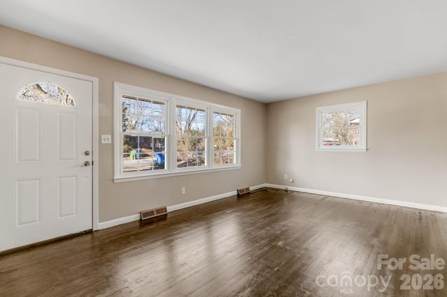 64 Pleasant Ridge Drive, Asheville, NC 28805