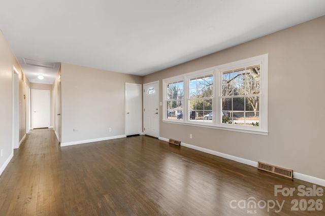 64 Pleasant Ridge Drive, Asheville, NC 28805