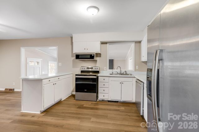 64 Pleasant Ridge Drive, Asheville, NC 28805