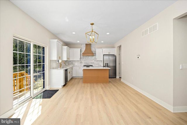 106 BLUE ANCHOR RD, Sicklerville, NJ 08081