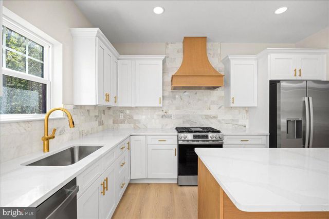 106 BLUE ANCHOR RD, Sicklerville, NJ 08081