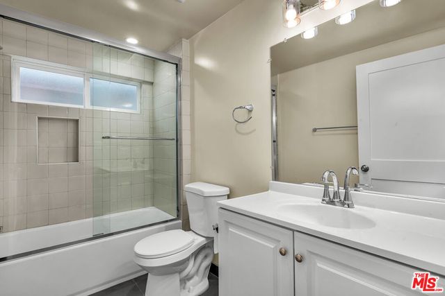 5322 Weatherford Drive, Los Angeles, CA 90008