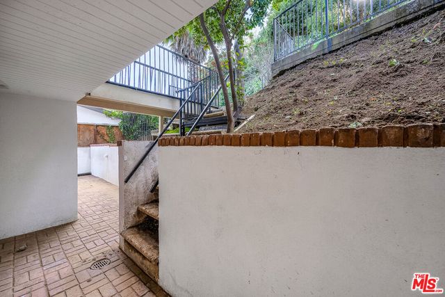 5322 Weatherford Drive, Los Angeles, CA 90008