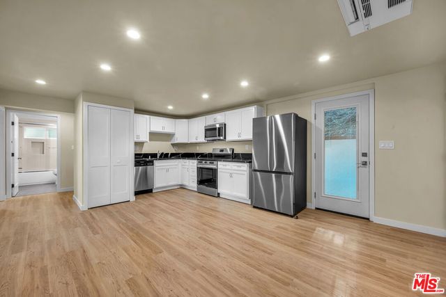 5322 Weatherford Drive, Los Angeles, CA 90008