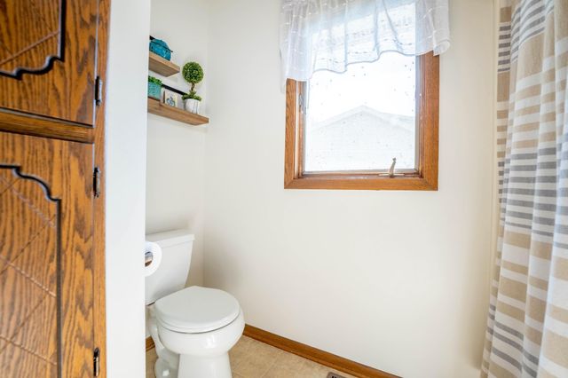 712 W Circle Drive, Montgomery, MN 56069