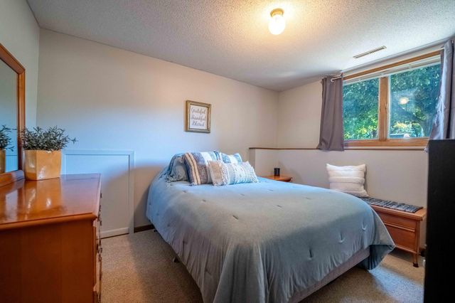 712 W Circle Drive, Montgomery, MN 56069