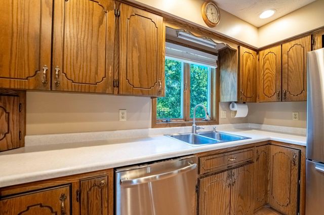 712 W Circle Drive, Montgomery, MN 56069