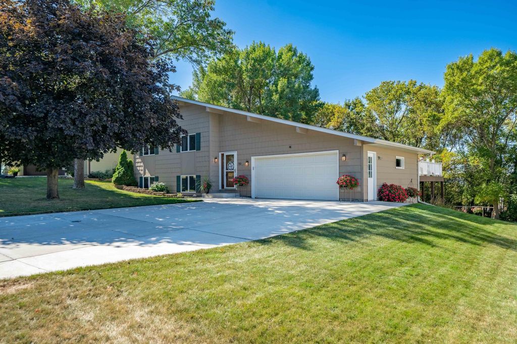 712 W Circle Drive, Montgomery, MN 56069