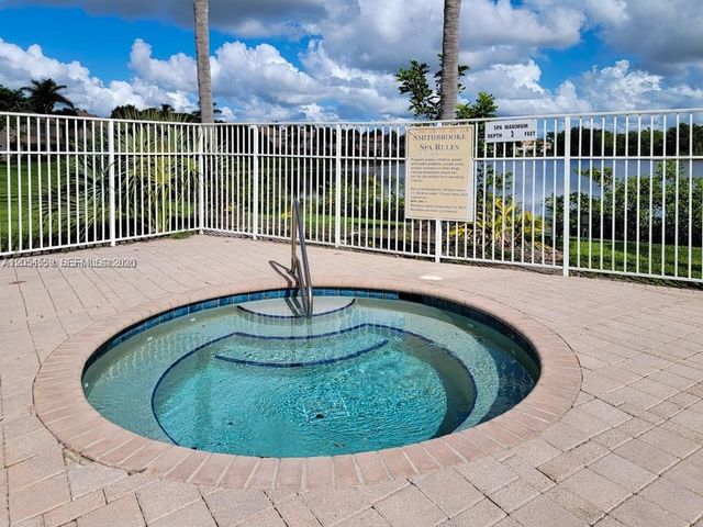 7337 Smithbrooke Dr, Lake Worth, FL 33467
