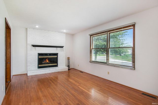 54805 W Sunray Drive, Osceola, IN 46561