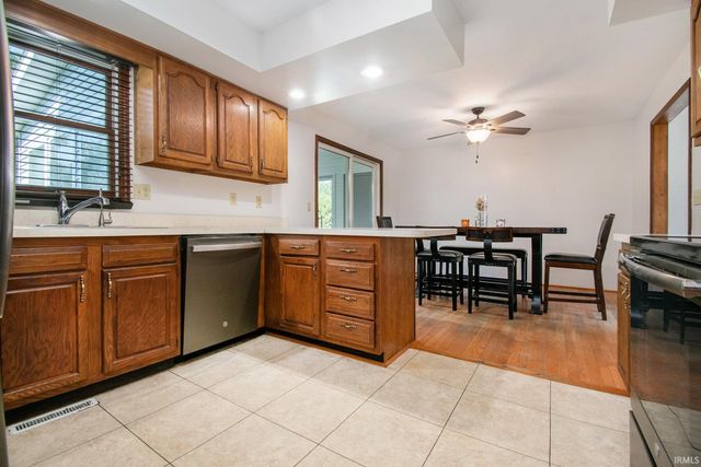 54805 W Sunray Drive, Osceola, IN 46561