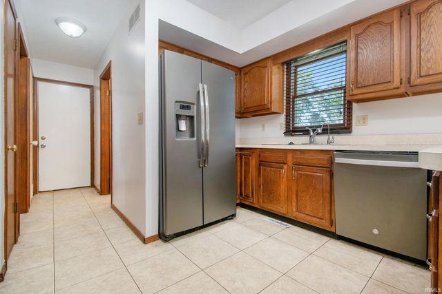 54805 W Sunray Drive, Osceola, IN 46561