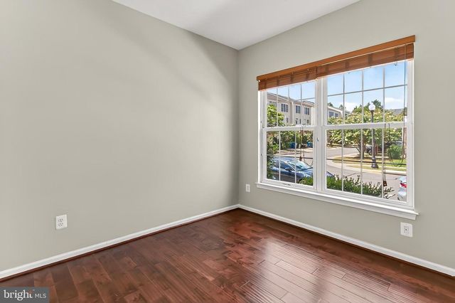 42627 HOMEFRONT TER, Chantilly, VA 20152