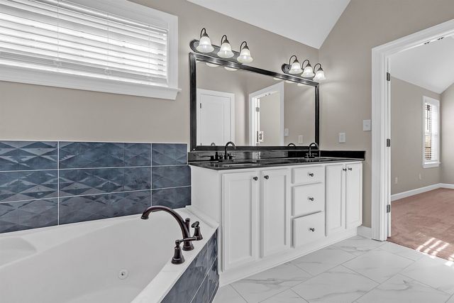 971 CRAYTON RIDGE DR, Cordova, TN 38018