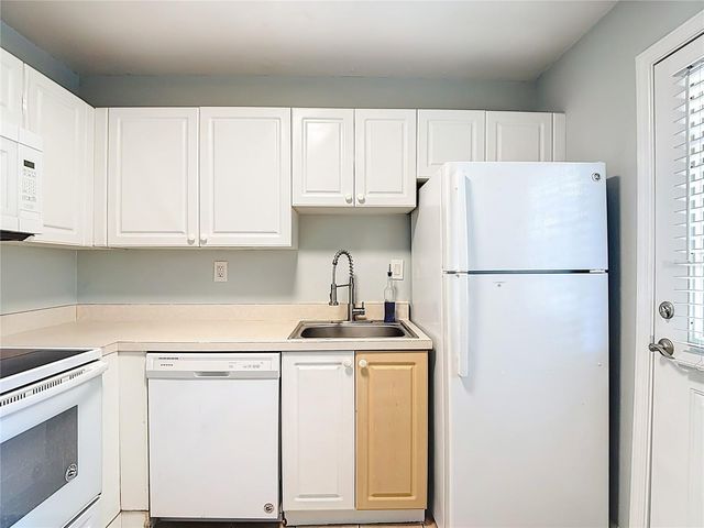 201 PINE VIOLET COURT 201, Tampa, FL 33612