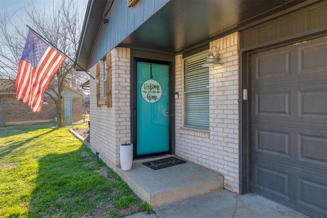 614 W Greenwood Court, Mustang, OK 73064