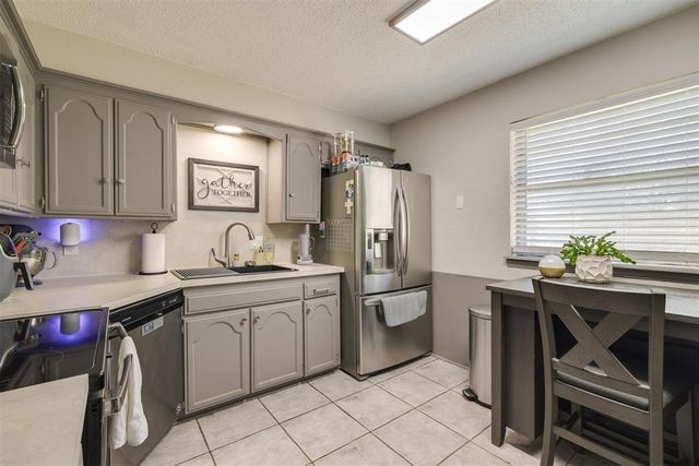 614 W Greenwood Court, Mustang, OK 73064