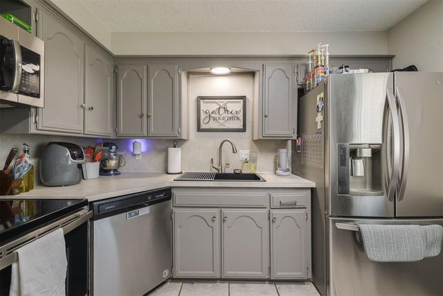 614 W Greenwood Court, Mustang, OK 73064