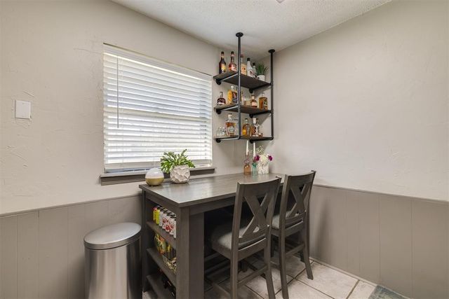 614 W Greenwood Court, Mustang, OK 73064