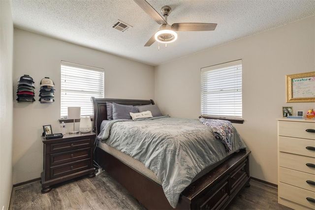 614 W Greenwood Court, Mustang, OK 73064