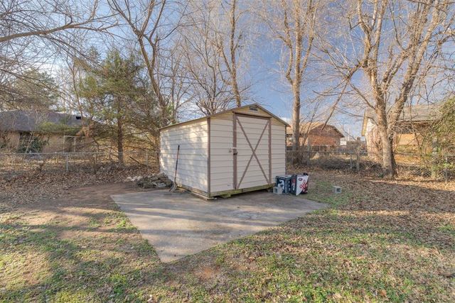 614 W Greenwood Court, Mustang, OK 73064