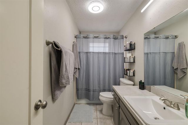 614 W Greenwood Court, Mustang, OK 73064