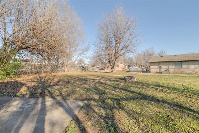 614 W Greenwood Court, Mustang, OK 73064