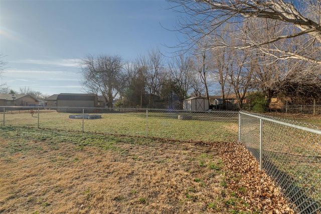 614 W Greenwood Court, Mustang, OK 73064
